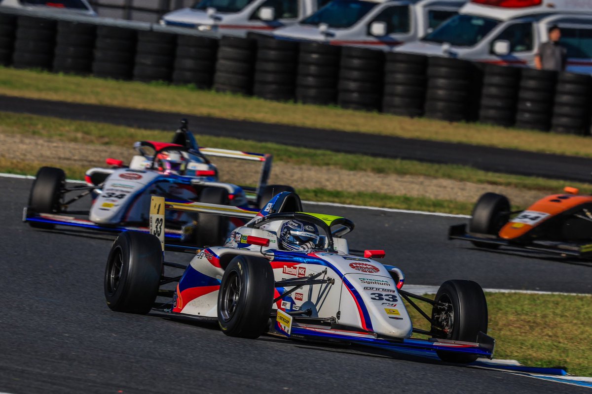 DragoCORSE's tweet photo. ⁡FIA-F4 Rd.13
FINAL
#33 佐藤樹 P6→P5 
#34 清水啓伸 P10→P9
⁡
#Motegi #FIAF4jp #DragoCORSE
#佐藤樹 #清水啓伸 #NGK
#クローバーチケット 
#ThreeBond #Pums #KYOSHO
#Odyssey #MatsuiBokujo #PROTEX
#ShibaLining #KartServiceMichigami https://t.co/W9RNkIzVrH