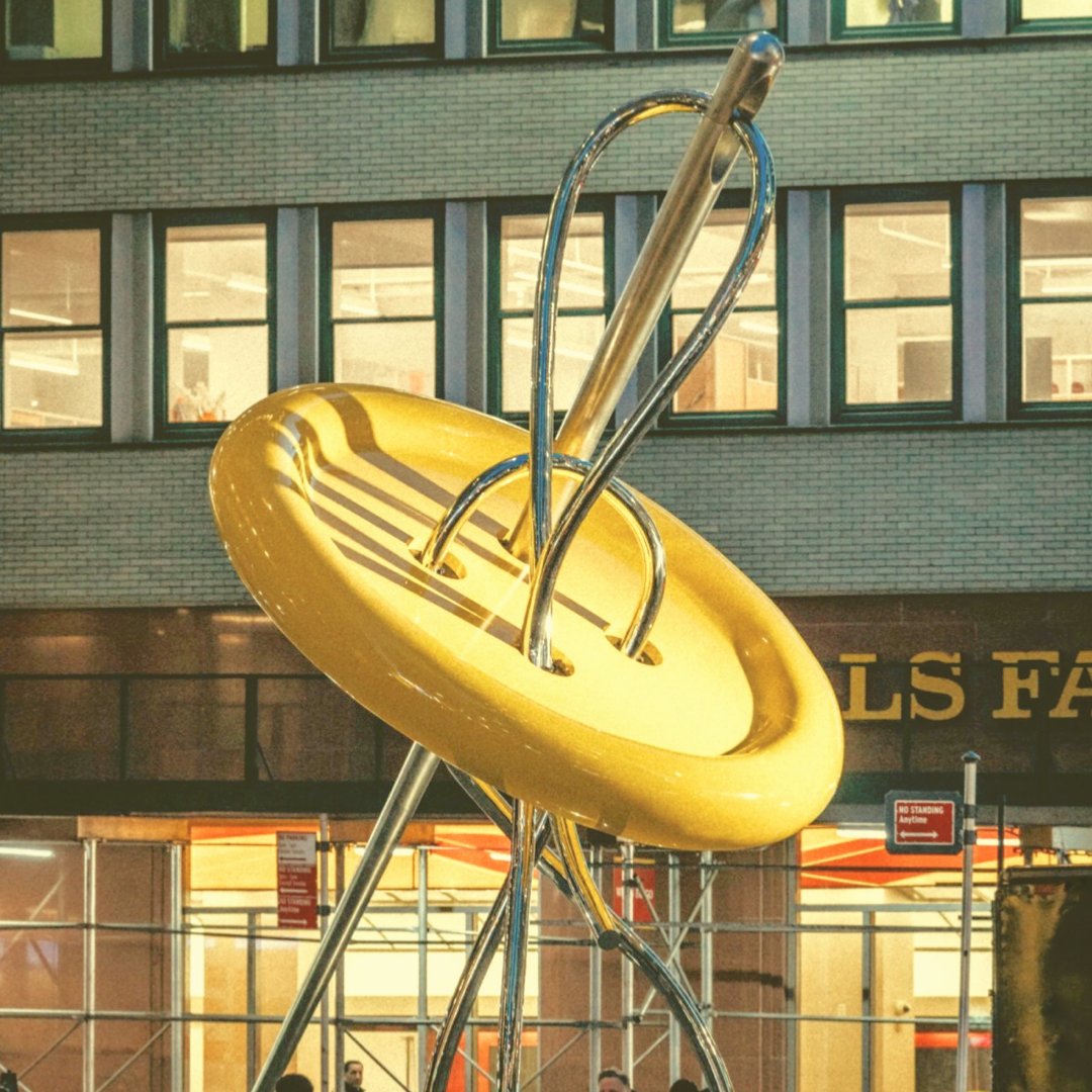 “he was sought after because he was fast and because he always second-guessed himself after setting prices”

Read Scott Nadelson’s “The Button” today on The Los Angeles Review: losangelesreview.org/the-button-by-…

#LARfiction