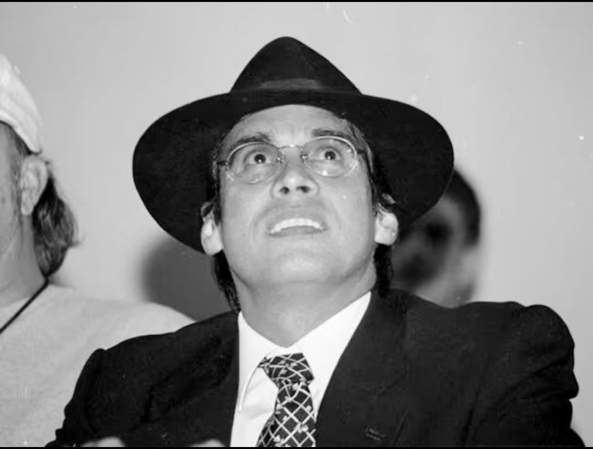 Hola soy yo de nuevo... es que han pasado tres meses y quisiera saber cuándo es que baja el vacío y el dolor (así sea un poquitico)

Te amo, te adoro, te venero, te idolatro, te necesito y te quiero... pero sobre todo te extraño
