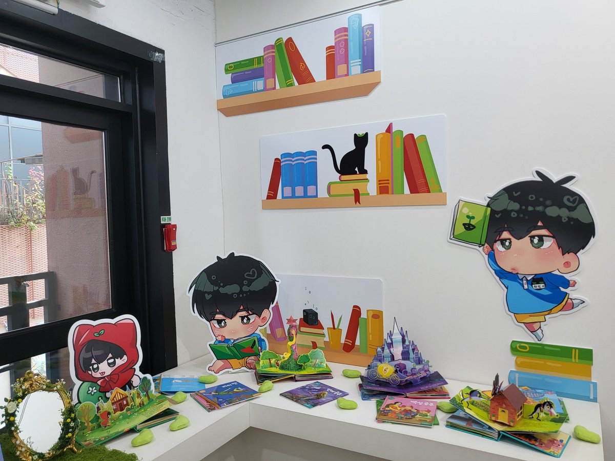 Day2
🌱디마캣🌱
동화컨셉 하미미라니 이건 참을 수 없지! 유리구두 디피 뭐지 박물관인가? 이뻐 진짜 귀여웠습니다 사진에 다 안담겨서 아쉽ㅠ 럭드로 패브릭포스터뽑아서 해피했어요 피터팬 등신대 나눔까지 받아왔답니다 ㅎㅎ

#우리가_준비한_두번째_생일파티
#행복한동화의결말은_하민이와함께