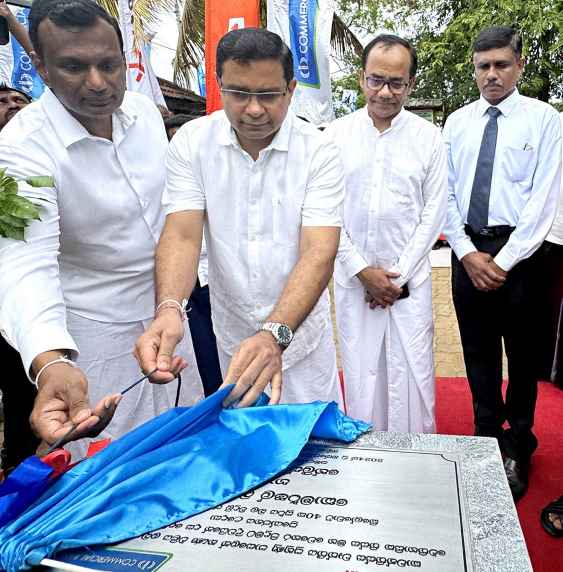 lbnbusinessnews's tweet image. ComBank and Hayleys Solar donate solar power system to VT centre, temple in Tissamaharama
tinyurl.com/2yqpgw35
#ComBank #HayleysSolar #Tissamaharama