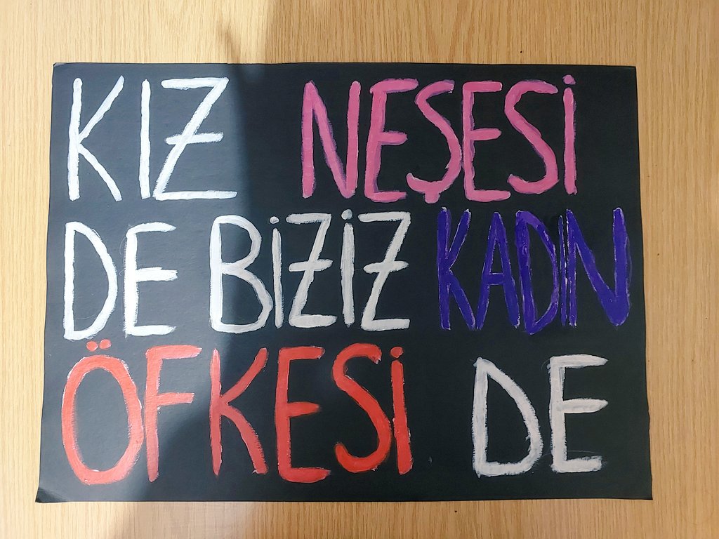 biidirenistir's tweet photo. KIZ NEŞESİ DE BİZİZ
KADIN ÖFKESİ DE https://t.co/OyrPZ4wKKW