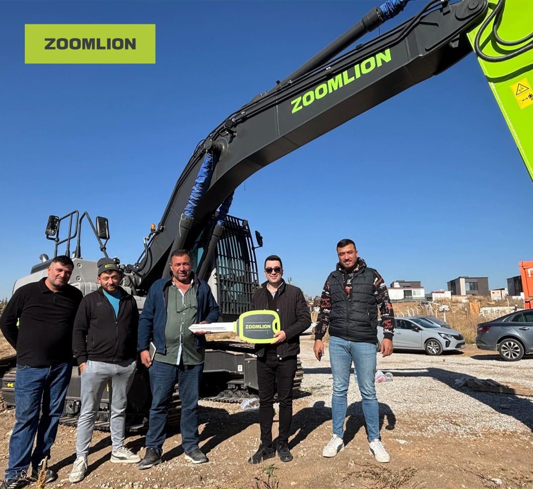 zoomlionEM's tweet photo. At Zoomlion TΓΌrkiye, we continue to power the fields with our excavator deliveries! πͺ We are happy to offer our customers the durability and superior performance of our excavatorsβ¨#visioncreatesfuture #excavator #construction #earthmoving #Mining #miningmachines #ZOOMLIONtrucks https://t.co/gKExMMT6kR