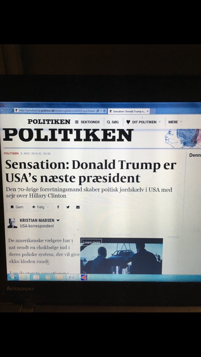 For 8 år siden, sad jeg om formiddagen i New York, og skrev en nyhed, vi kunne have klar bare for alle tilfældes skyld. Alt tydede jo på at Hillary ville vinde. Jeg tog et billede som et sjovt kontrafaktisk minde. Få timer senere var det noget af det mest læste, jeg har skrevet.