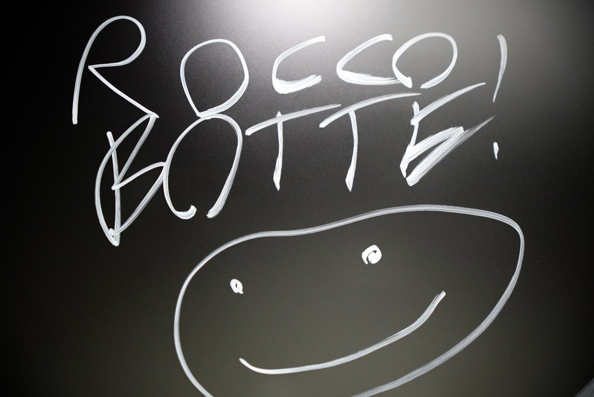 HIDEO_KOJIMA_EN's tweet image. He signed on our sign board. Thank you 🙏👍🫶