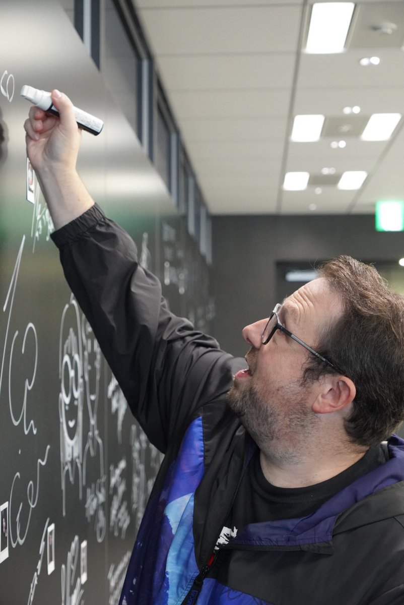 HIDEO_KOJIMA_EN's tweet image. He signed on our sign board. Thank you 🙏👍🫶