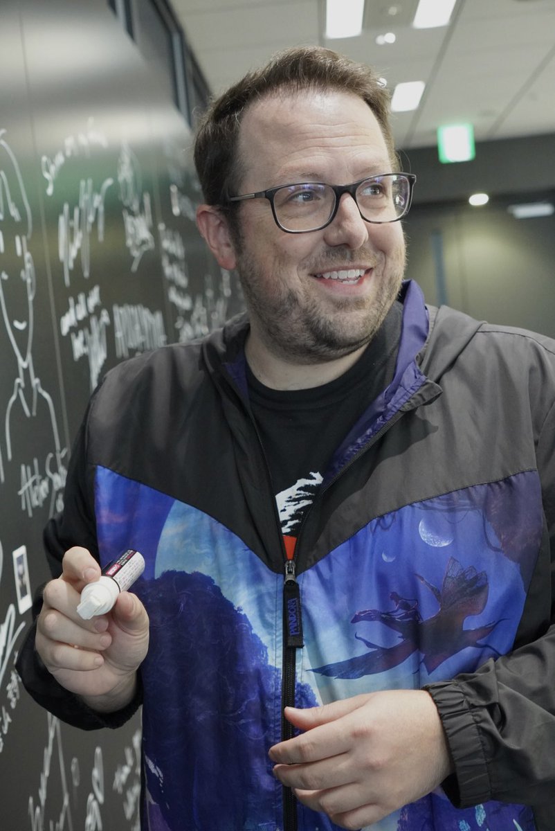 HIDEO_KOJIMA_EN's tweet image. He signed on our sign board. Thank you 🙏👍🫶