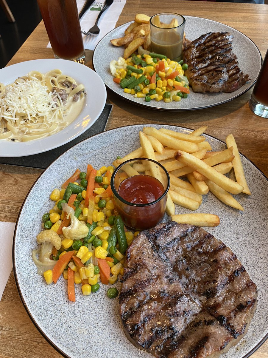 ayuoow's tweet photo. Kemarin !
Mam enyakkkkkk steak cuma Rp 32 ajaaa . https://t.co/vhqNG1r4to