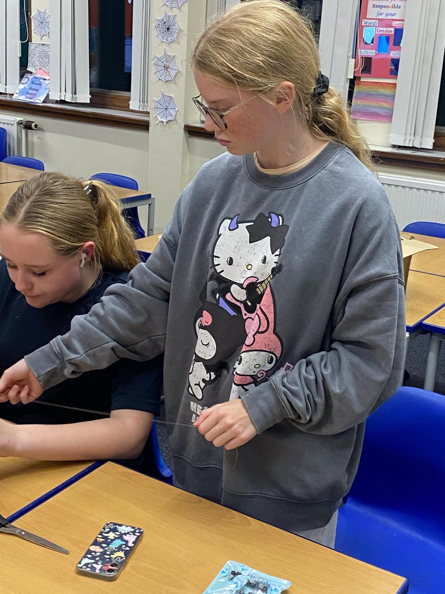 QVSchool's tweet photo. Miss Hastie’s Hobby going down a storm last night 
❤️💙💜💛💚🧡
#BraceletMaking #Crafting https://t.co/25kDNstjyv