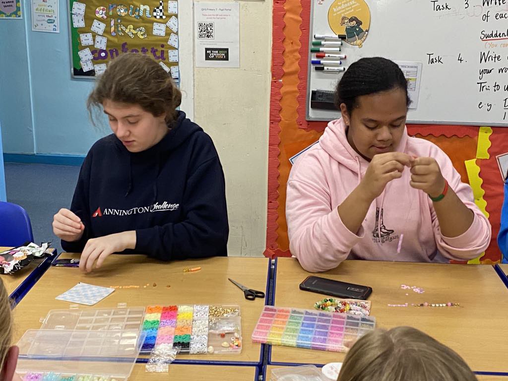 QVSchool's tweet photo. Miss Hastie’s Hobby going down a storm last night 
❤️💙💜💛💚🧡
#BraceletMaking #Crafting https://t.co/25kDNstjyv