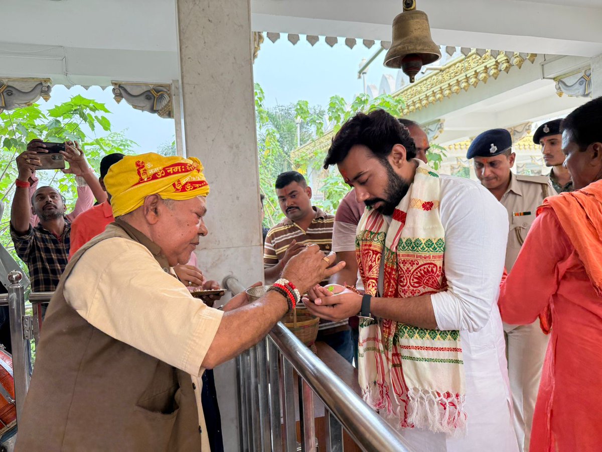 Rajeshverma_LJP's tweet image. आज धनबाद के मा० सांसद श्री ढूलू महतो जी के साथ बाघमरा के चिटाही धाम स्थित श्री राम मंदिर में पूजा अर्चना व दर्शन कर प्रभु श्री रामचन्द्र जी से समस्त जग कल्याण की कामना की तथा बाघमरा से एनडीए प्रत्याशी श्री शत्रुघ्न महतो जी के विजयश्री का आशीर्वाद माँगा। 
@iChiragPaswan @LJP4India