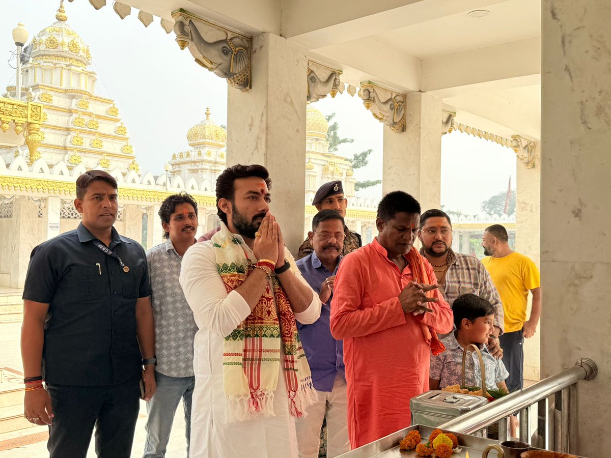 Rajeshverma_LJP's tweet image. आज धनबाद के मा० सांसद श्री ढूलू महतो जी के साथ बाघमरा के चिटाही धाम स्थित श्री राम मंदिर में पूजा अर्चना व दर्शन कर प्रभु श्री रामचन्द्र जी से समस्त जग कल्याण की कामना की तथा बाघमरा से एनडीए प्रत्याशी श्री शत्रुघ्न महतो जी के विजयश्री का आशीर्वाद माँगा। 
@iChiragPaswan @LJP4India
