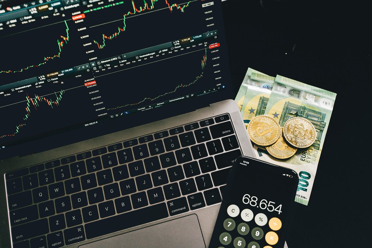Life_BankChain's tweet photo. #Lifebankchain is using #blockchain technology to securely and transparently manage healthcare data. Recently, they have partnered with global #healthcare companies to support safe data storage and exchange, while also investing in healthcare #innovation projects. https://t.co/8J0MJXPVYt