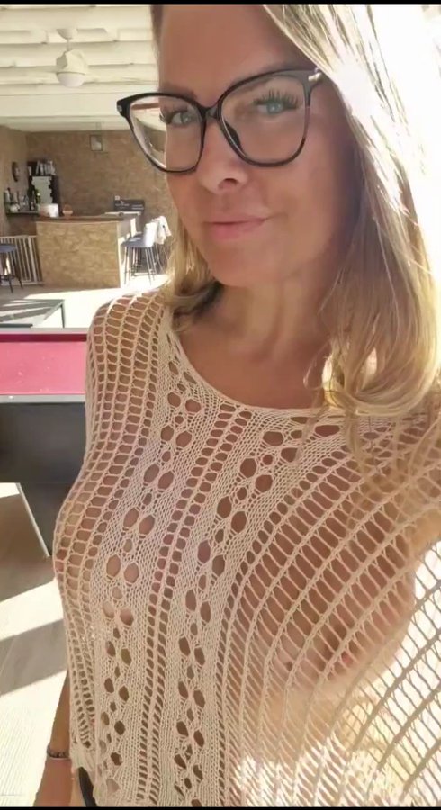 LennardThersa's tweet photo. Where would be the best place for us to meet?  
A. Club 
B. Restaurant 
C. Outdoors 
D. All of the above 
 If you chose option "D" I want to follow you. https://t.co/e1xZKG31sr
