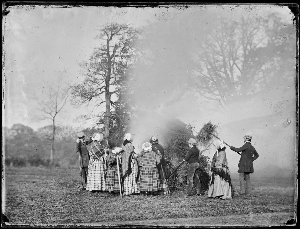 'Remember, remember the 5th of November!' 🔥

These are thought to be the earliest photographs of a bonfire. 

These photographs were taken in 1853 by John Dillwyn Llewelyn at Penllergare in Swansea 📷

museum.wales/articles/972/J… 

#Wales #BonfireNight #GuyFawkesNight #History