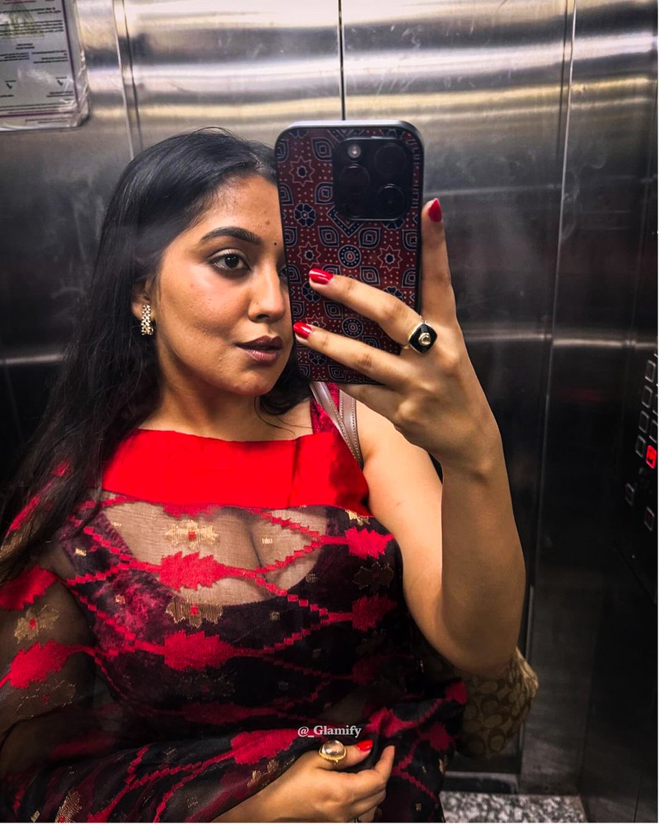 _Glamify's tweet photo. Guess the mood in one emoji 🥵 #Glamify https://t.co/HHz1VlwIMl