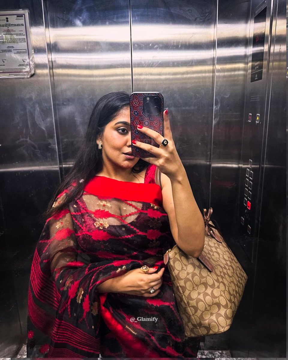 _Glamify's tweet photo. Guess the mood in one emoji 🥵 #Glamify https://t.co/HHz1VlwIMl