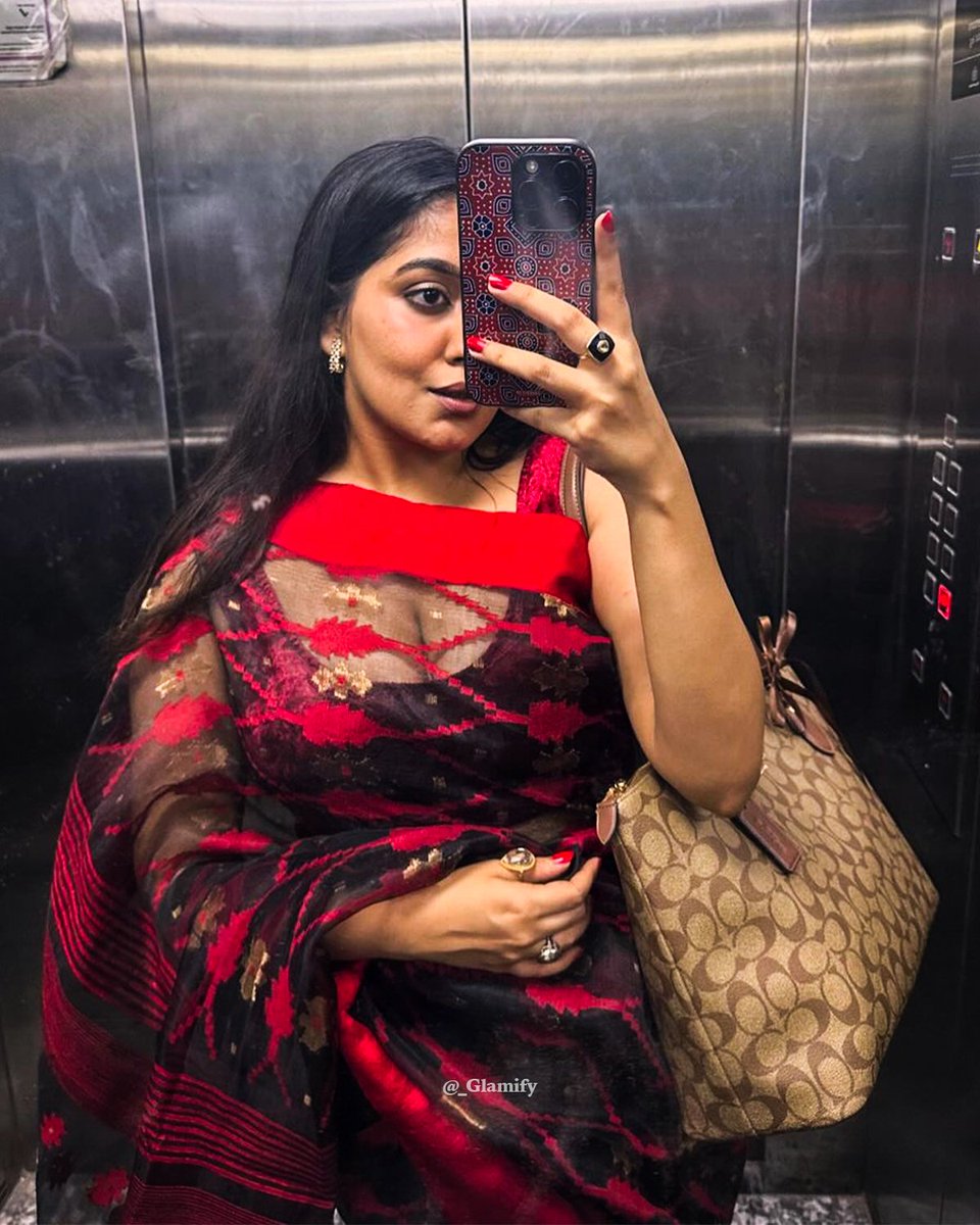 _Glamify's tweet photo. Guess the mood in one emoji 🥵 #Glamify https://t.co/HHz1VlwIMl