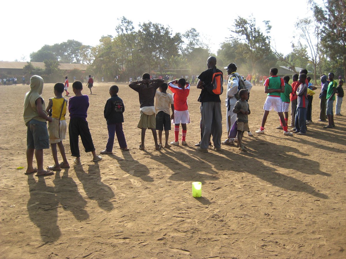 travelstustring's tweet photo. Day 5: In the lead up to the release of my book, each day, I'll be sharing some of my favourite pictures from my travels and life in Africa ๐
๐ฒ๐ท Camping in the Sahel
๐น๐ฟ Engosengiu village
๐ง๐ฎ Burundian drum rehersal
๐จ๐ฎ Morning mist in Yamoussoukro
#EverythingAllOfTheTime https://t.co/mW0bGUFlyn