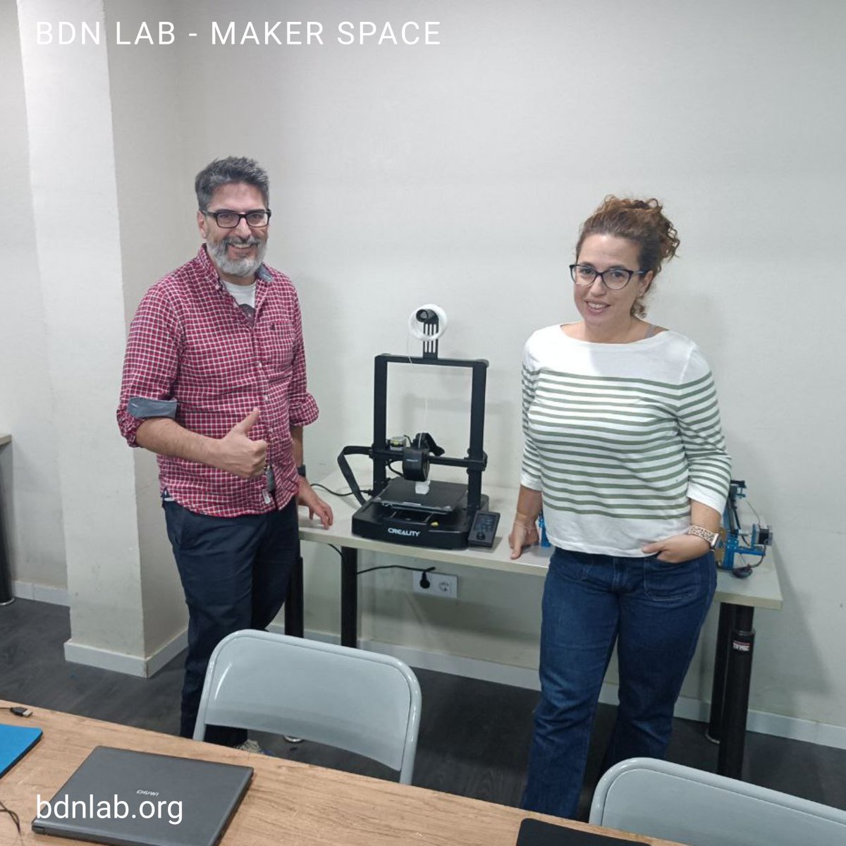 Primers tallers d'impressió 3D emmarcats en el projecte tecno-educatiu  'Menuda Badalona'. Dos centres més de la nostra ciutat amb una nova  impressora 3D!

#makers #Badalona