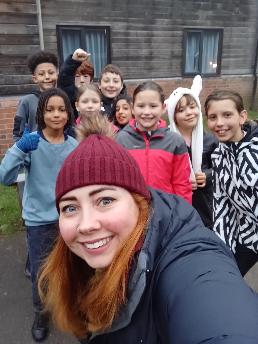 AlbionPrimary's tweet photo. Morning selfies as we head off to an early breakfast! Ready and raring to go for a full day of fun! 
#APSPGL
#APSYear5
#APSYear6 https://t.co/W1122UreNO