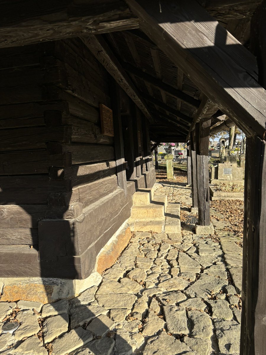 Piękny drewniany kościół świętego Leonarda z XV wieku w Lipnicy Murowanej: #malopolska #Poland