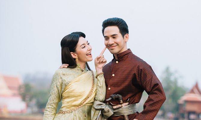 Nampeung26's tweet photo. ช่องสามน่าจะมีดวงหรือมือขึ้นกับละครพีเรียด ทำทีไรแมสทุกที
- สุภาพบุรุษจุฑาเทพ
- บุพเพสันนิวาส
- นาคี
- ดวงใจเทวพรหม
แล้วล่าสุด #หนึ่งในร้อย
ยังไม่รวมพวกที่เป็นมีมไปทั่วบ้านทั่วเมืองอย่าง กรงกรรม, กลิ่นกาสะลอง, ปดิวรัดา 😊
เป็นกำลังใจให้ทีมงานนะคะ https://t.co/WkrjIHCb25