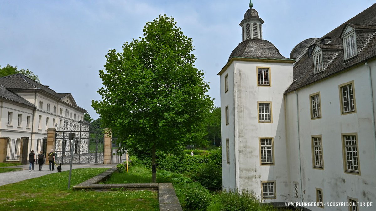 Perfektes Herbstwetter für eine Radtour oder Wanderung auf der Talroute im Hexbachtal in Essen, MH und Oberhausen. Und als Highlight lockt ein Abstecher zum Schloss Borbeck. 
Einfach raus in die Natur 🚴‍♂️🌞🍃

Ab sofort Thema im Blog: ruhrgebiet-industriekultur.de/talroute-im-he… #Ruhrgebiet