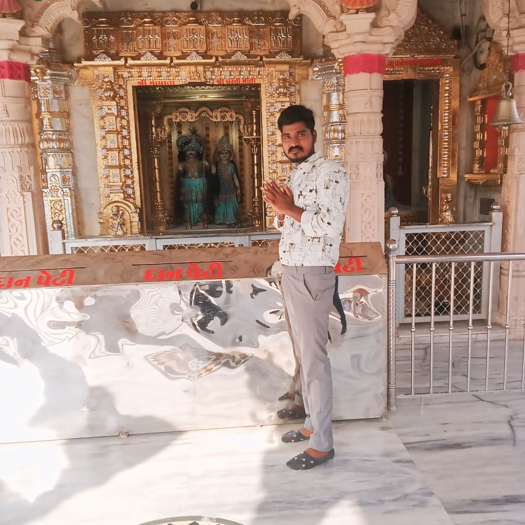 HareshDelvadiya's tweet photo. ગત રોજ તારીખ : 04/11/2024 ના રોજ તરનેતર ચુવાળીયા ઠાકોર સમાજ ની જગ્યા માં માંધાતા ના દર્શન કર્યા અને ત્રિનેત્રેશ્વર મહાદેવના દર્શન કરી ખુબ આનંદ થયો....
#tarnetar | #thangadh https://t.co/9IV2uPOcNM