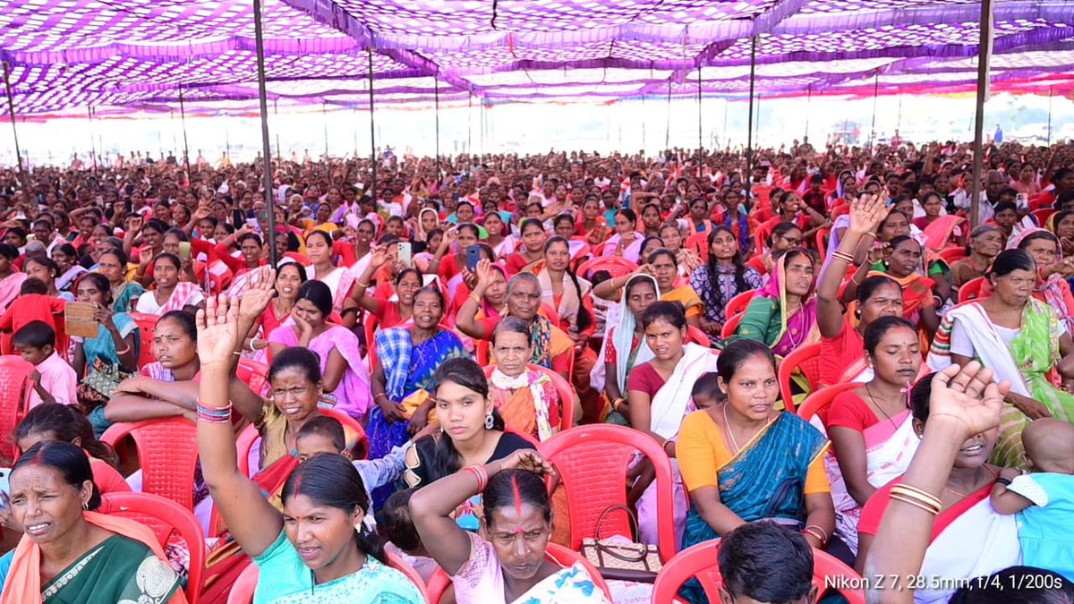 गुमला में जनता का स्नेह और प्यार एक स्पष्ट संदेश दे रहा है, गुमला की धरती पर महागठबंधन की जीत तय है। हर चेहरे पर जोश, हर आवाज़ में विश्वास, और हर कदम में हमारा साथ दिख रहा है। Jharkhand Mukti morcha jindabad 🏹🏹