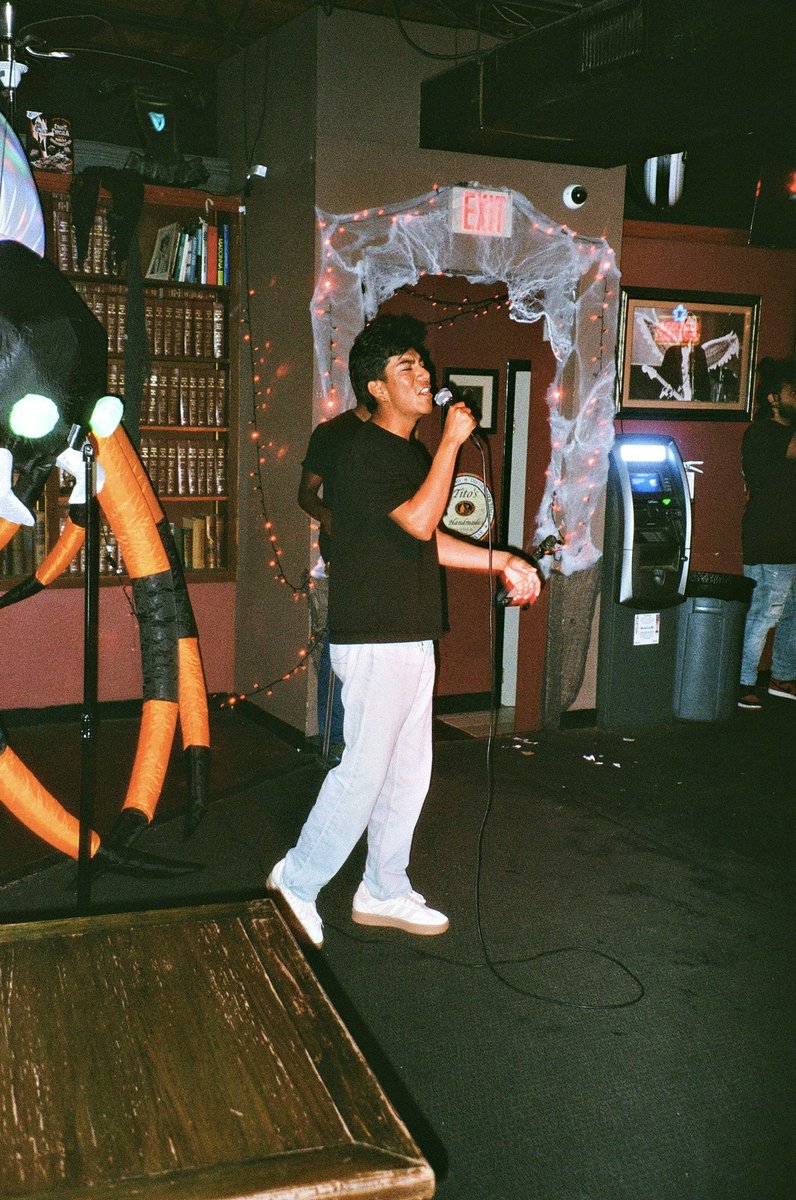 relubrication's tweet photo. 35mm from karaoke night https://t.co/YImZgxHB9a