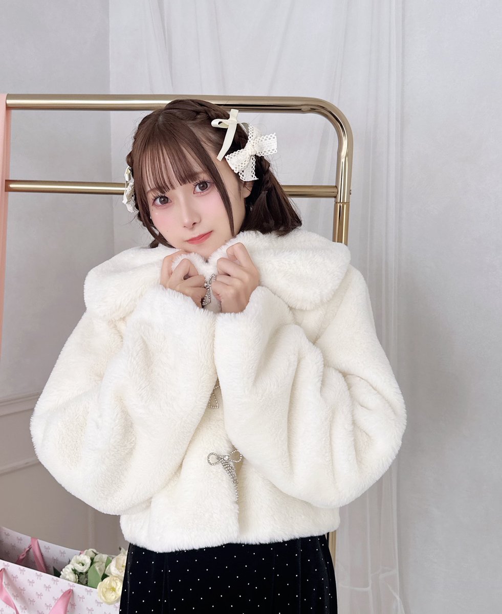 MomokoHashimoto's tweet photo. ♡おしらせ♡

なんと.ᐟ.ᐟ.ᐟ🥹
「apres jour」さん🫶🏻
7周年記念アイテムのモデルをももな🎀とももこ🍑が務めさせて頂きました〜😭💖

ほんとにほんとにうれしいお仕事だった ˶ˊᜊˋ˶

着用アイテムは11/14 20:00〜発売です🫶
おそろいしよ？🥺

apres jourさん公式Instagramもぜひチェックしてねえ👗♥⬇️
https://t.co/uMMjcpTQ3b

#アプレジュール さん🤍
#高嶺のなでしこ #たかねこ
