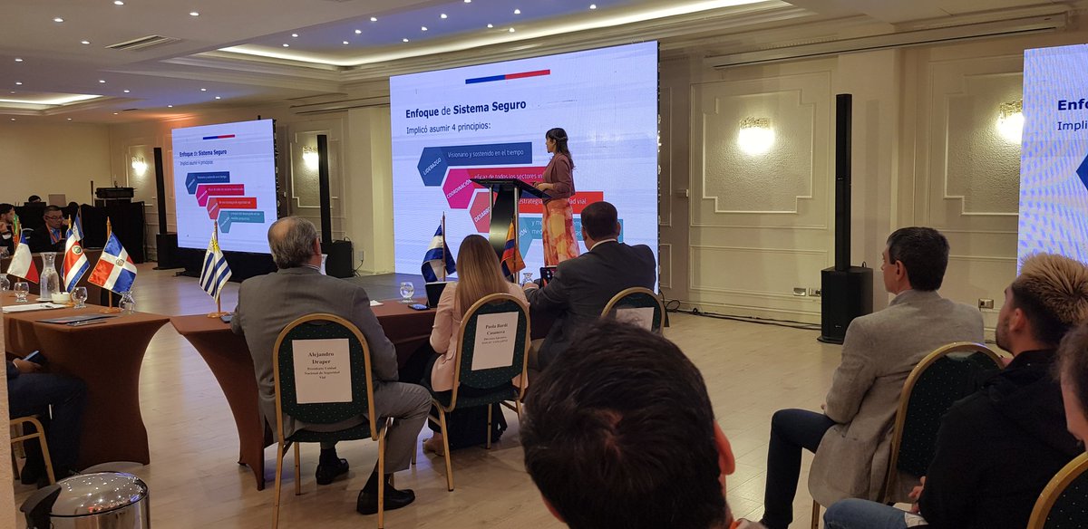 conaset's tweet image. #AgendaMTT | Nuestra sec. Ejecutiva, Luz Renata Infante, presenta a las y los participantes nuestra Estrategia Nacional de Seguridad de Tránsito, importante hoja de ruta para evitar que más personas mueran o resulten gravemente lesionadas en las vías del país. #MovámonosSeguros