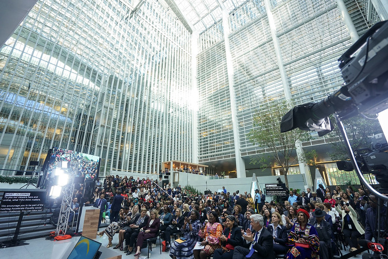 .<a href="/WorldBank/">WorldBank</a> Group aims to boost economic opportunities for women by 2030
➡️Enabling 300M more women to use broadband internet
➡️Supporting 250M women w/ social protection programs
➡️Providing 80M more women &amp; women-led businesses with capital
wrld.bg/hhwB50TSvEO #WBGMeetings