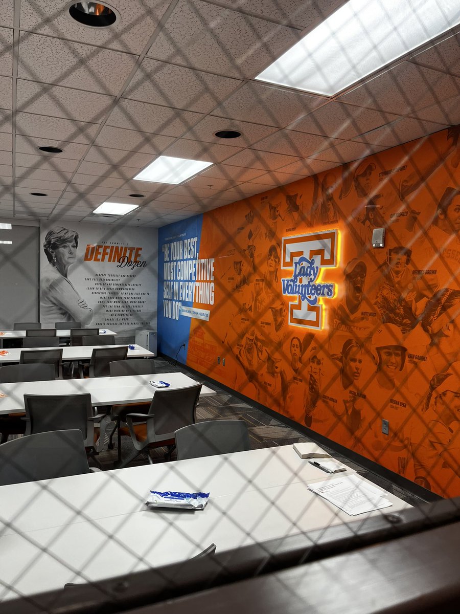 I had a great time visiting The University of Tennessee yesterday! After the tour I was able to get into a hitting camp with Coach Craig and Coach Stephanie! I learned a lot in the small amount of time we had, but I was able to get some very helpful feedback! Thank you UT!🧡🤍