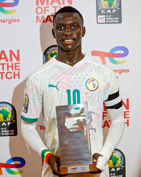 🚨 Amara Diouf, Generation Foot ile yollarını ayırmak üzere. Sözleşme fesh edilecek. Senegal'in Mane'den sonra yetiştirdiği en yetenekli topçu.

• Büyük ihtimalle önemli bir Avrupa takımına gidecek. Çok fazla talibi var.

🇸🇳Senegal'de darbe gibi olay, Metz'e uğramadan geçecek.
