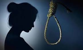 আপত্তিকর ছবি ছড়াতেন সাবেক স্বামী, অভিমানে গৃহবধূর আত্মহত্যা