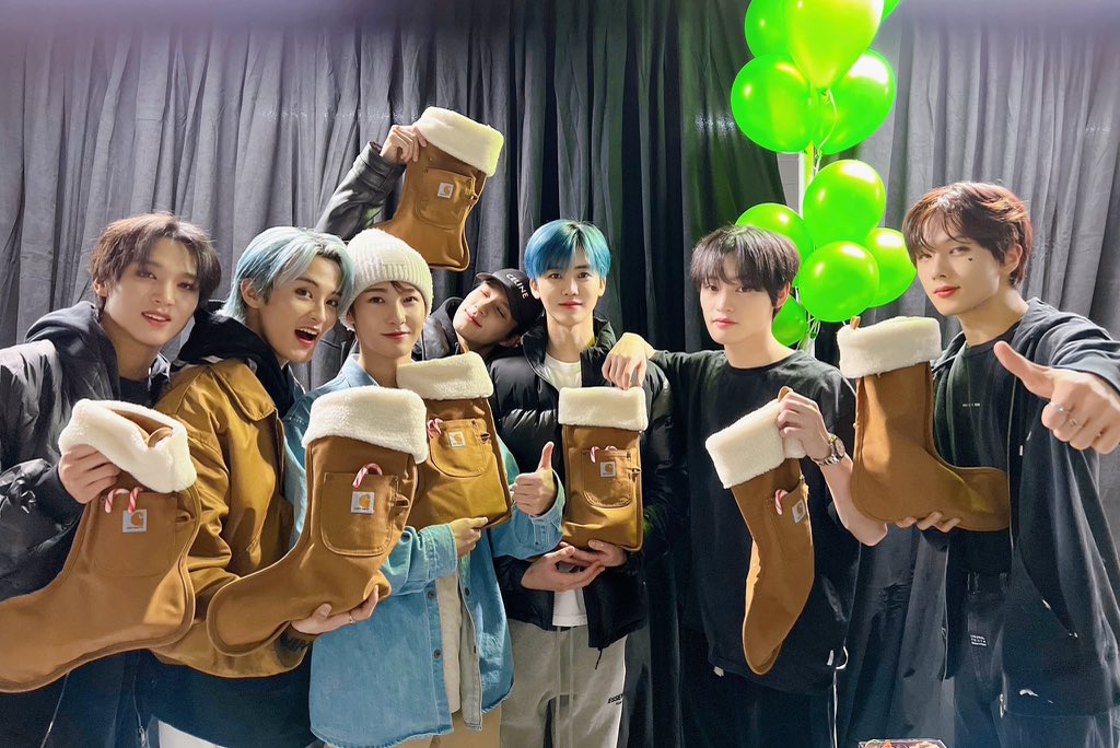 renjunampyeon's tweet photo. santa renjun you deserve love from many people🥹

산타 런쥔이 최고예요💛
#ThankyouRenjunSanta
#RenjunSantaIsBack
#RENJUN #런쥔 https://t.co/LJ9nQFL80y