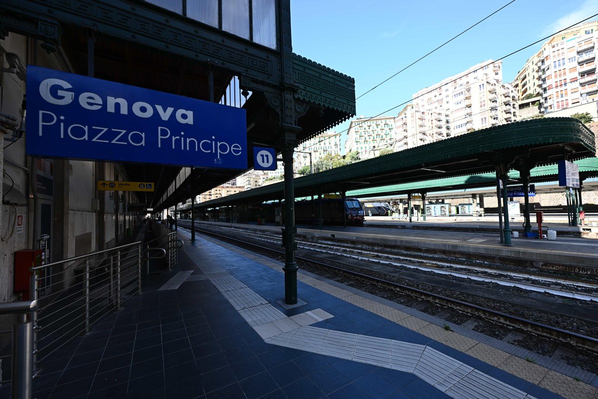 TV2000it's tweet photo. #NEWS - #Sciopero dei #treni fino alle 17 dopo l'aggressione al #capotreno sul regionale #Genova-#Busalla
A #Roma cancellazioni o  ritardi fino a 3 ore

Il dipendente delle #Ferrivie accoltellato  è stato dimesso dall'ospedale 

#5novembre #ferrovie https://t.co/mbhLmWgv6o