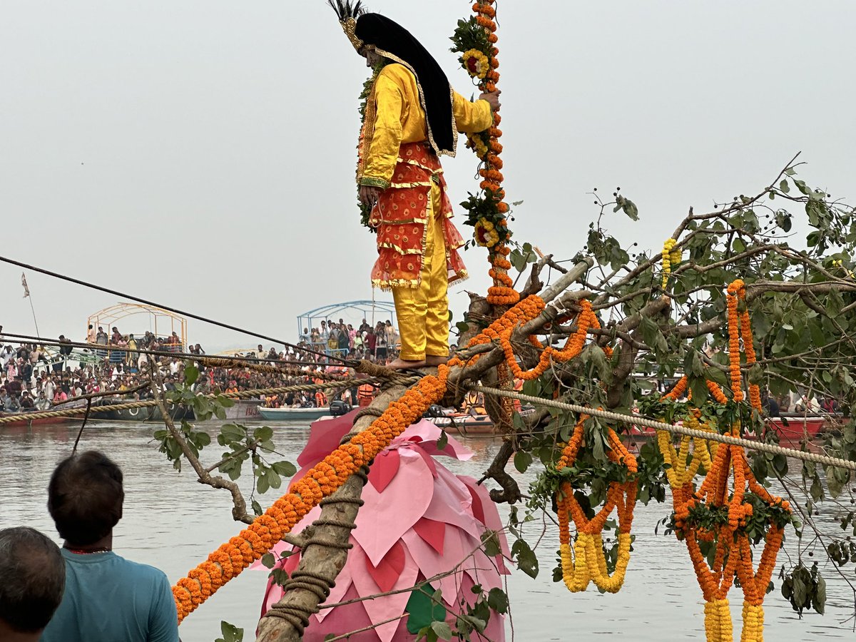 MahantMochan's tweet photo. जय कन्हैया लाल की। भगवत् कृपा से #नागनथैया लीला सकुशल संपन्न हुआ।@CVaranas @Varanasi_DM और @varanasipolice को साधुवाद की लीला अपने भव्यतम रूप में संपन्न हुआ। @CMOfficeUP https://t.co/danCdUn42h