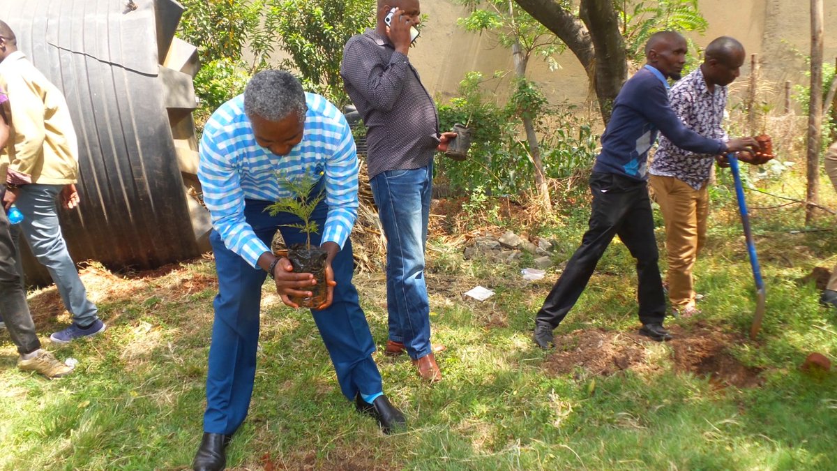 UnganoTena's tweet image. Today marked the inception meeting for the #PEISProject by @APHRC, bringing together CBOs to discuss the intersection of climate change, health, and food systems. Honored to have the Area ACC &amp;amp; Chief in attendance as we set the stage for impactful collaboration! 🌍 @otiezmilly