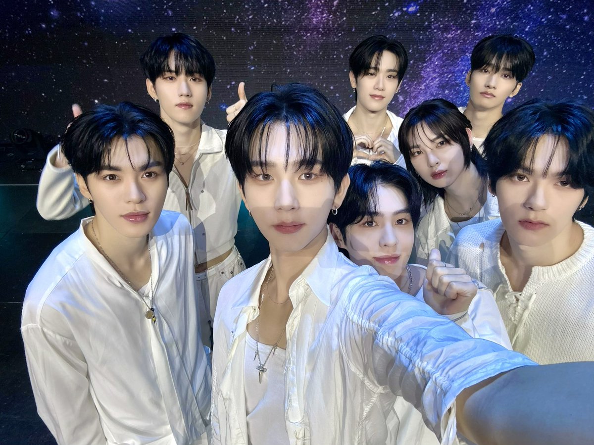 [🎁]
제니스! UNIVERSE로 출발할 준비됐나요?
이번 활동도 제니스와 함께할 생각에 설레서 두근두근🥰

#EPEX #이펙스 #Eight_Apex #韶華 #소화 #YOUTHDEFICIENCY #청춘결핍 #UNIVERSE #유니버스 #위시 #금동현 #뮤 #아민 #백승 #에이든 #예왕 #제프