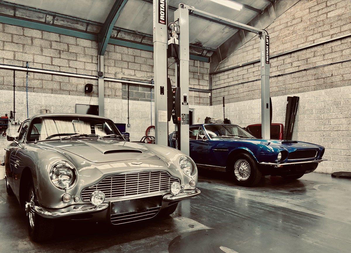 Taking a step back in time in the workshop this week ...

Got some beautiful classics in for some TLC. 1960s DB6 and a 1970s Vantage. ❤😍

#astonmartin #db6 #classiccar #independentspecialist #devon #southwest