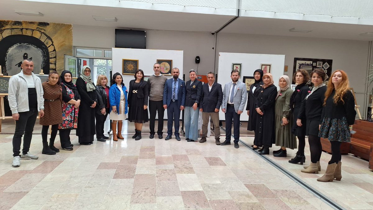 beun_dmyo's tweet photo. BEUN Devrek MeslekYüksekokulu’nda, Ankara Müzik ve Güzel Sanatlar Üniversitesi öncülüğünde, Prof. Dr. Ruhi Konak’ın küratörlüğü ve El Sanatları Öğr. Gör. Dr. Ferah Şavkar organizasyonları ile “İntercity 100+1 Şehirlerarası Karma Sergi” etkinliği gerçekleştirildi. https://t.co/9D7DrzauDe