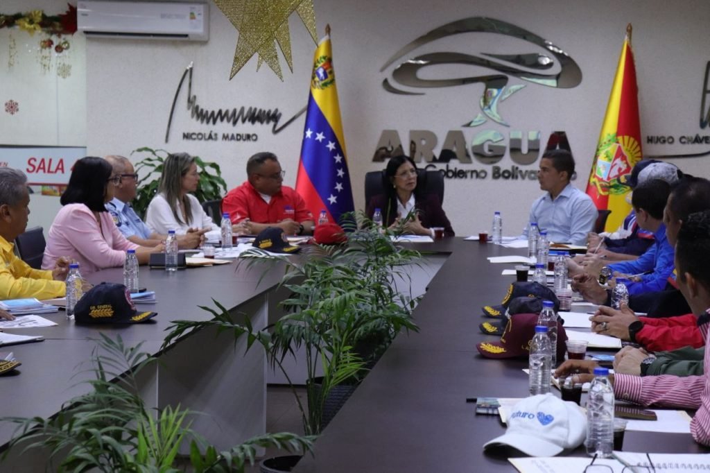 En Aragua se consolida el turismo como ventana de auge

Se llevó a cabo la primera mesa de trabajo en la sede del gobierno regional para fortalecer el Plan de Ordenamiento Territorial de las Costas de Aragua y potenciar el turismo como fuente de ingresos.

#Aragua