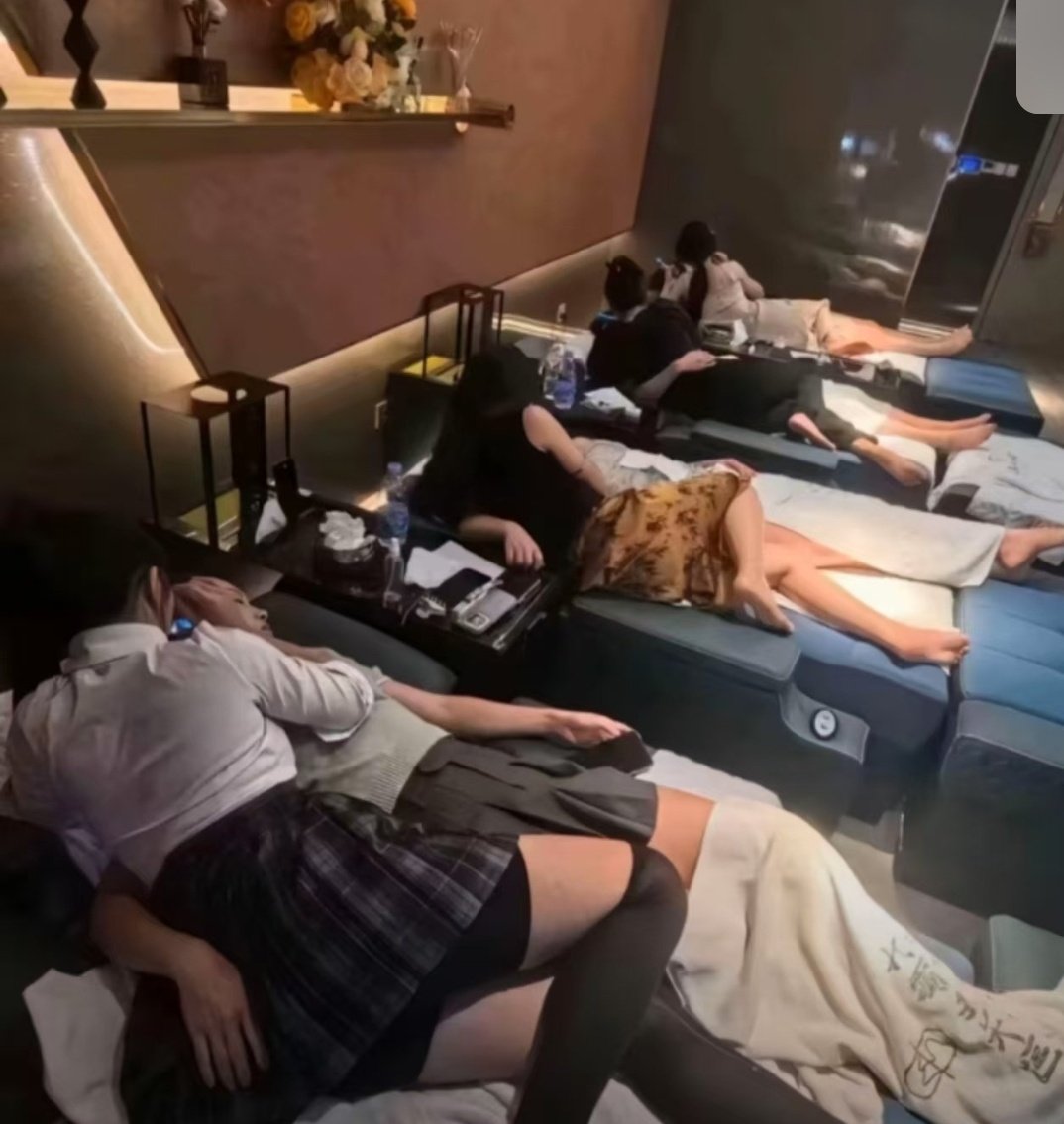成都，重庆的采耳
不得不说重庆成都娱乐遥遥领先😏 https://t.co/jaHWMZAv9v