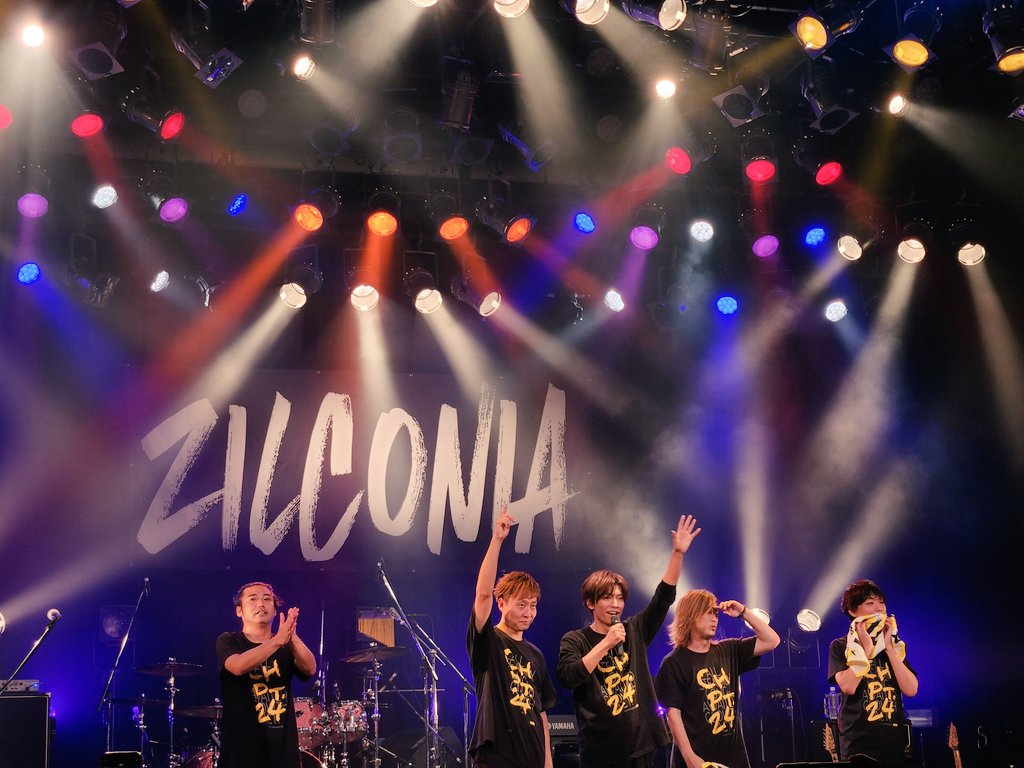 q0101's tweet image. 言葉も音楽もたくさん受け取れためちゃめちゃいいライブやった☺️演出も盛りだくさん✨楽しかった！すんごいパワーもらったなー
できたての新曲もみんなで歌って、ここから先はもう明るいでしかない！25周年もどんなステージに連れてってくれるのか楽しみです🙌ありがとう
#ZILCONIA #BIGCAT #chapter24
