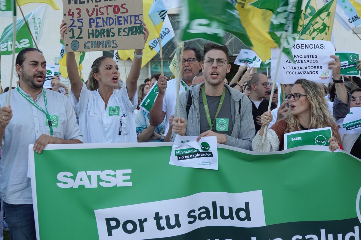 SATSE_Canarias's tweet photo. 🆘 Las Urgencias del HUC están en una situación crítica

📣Más de 200 profesionales nos hemos concentrado para exigir una solución

✊Seguiremos luchando hasta conseguirlo

ℹ️ https://t.co/duhMxNXgg3

#ExigimosSoluciones #Satse #urgencias https://t.co/tMhQjD9Vrz