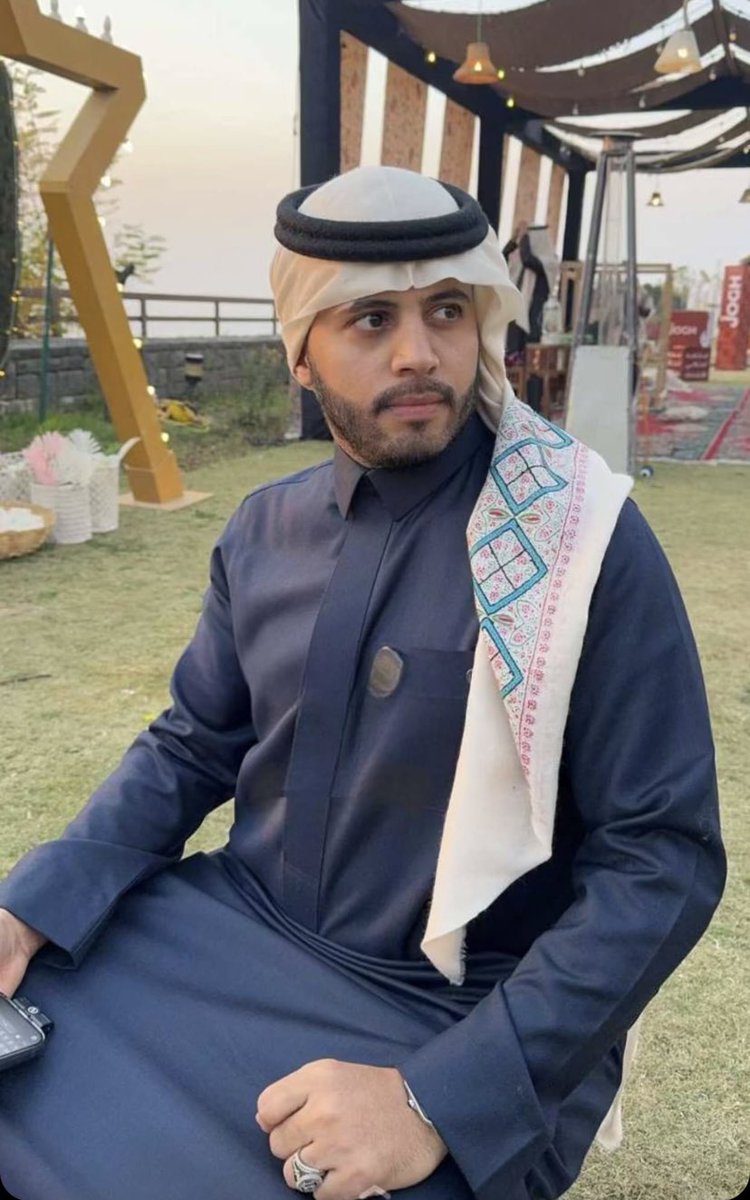 ••
المعلن الأفضل دائمًا ✨✨.   
 #سبايكي_جوخ