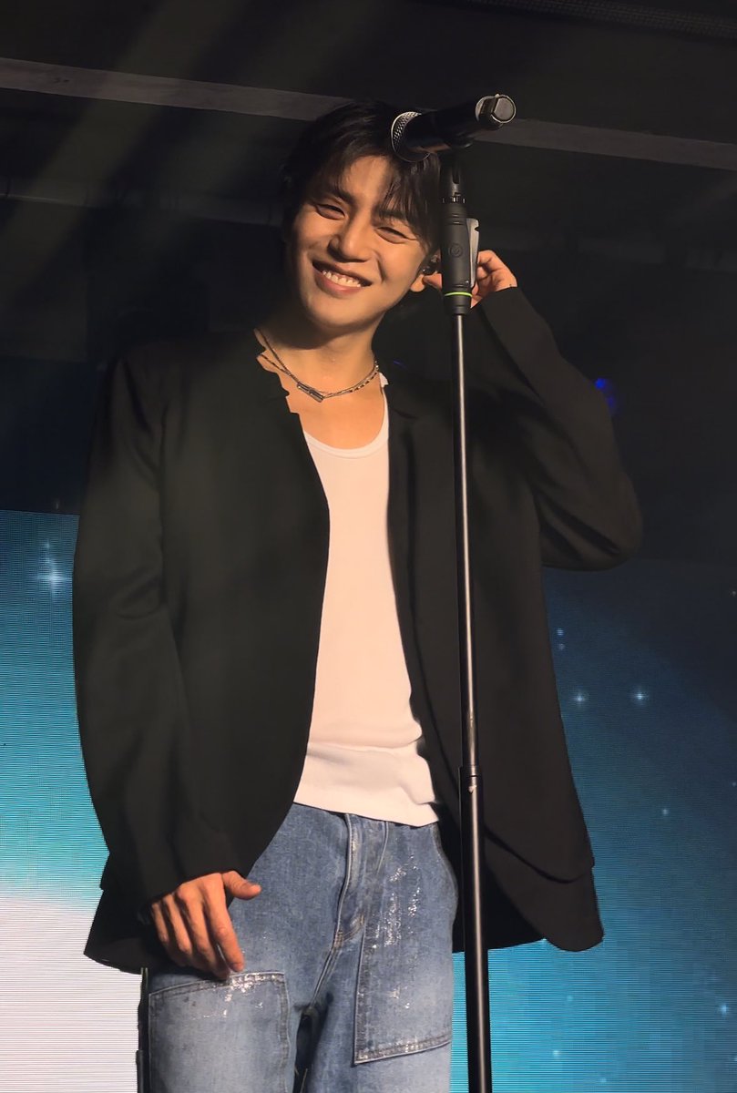 BEANBlN's tweet photo. whatever we did to deserve this smile 🥹 #ACEINHELSINKI #ACE #에이스 #LEEDONGHUN #이동훈 https://t.co/Z8fHs88Own